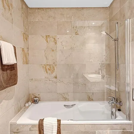 Sea View And Sunny Rooftop In Marbella, Remodeled 2025 דירה