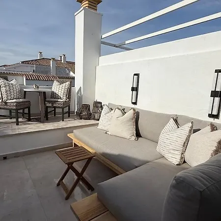 דירה Sea View And Sunny Rooftop In Marbella, Remodeled 2025 מארבלה